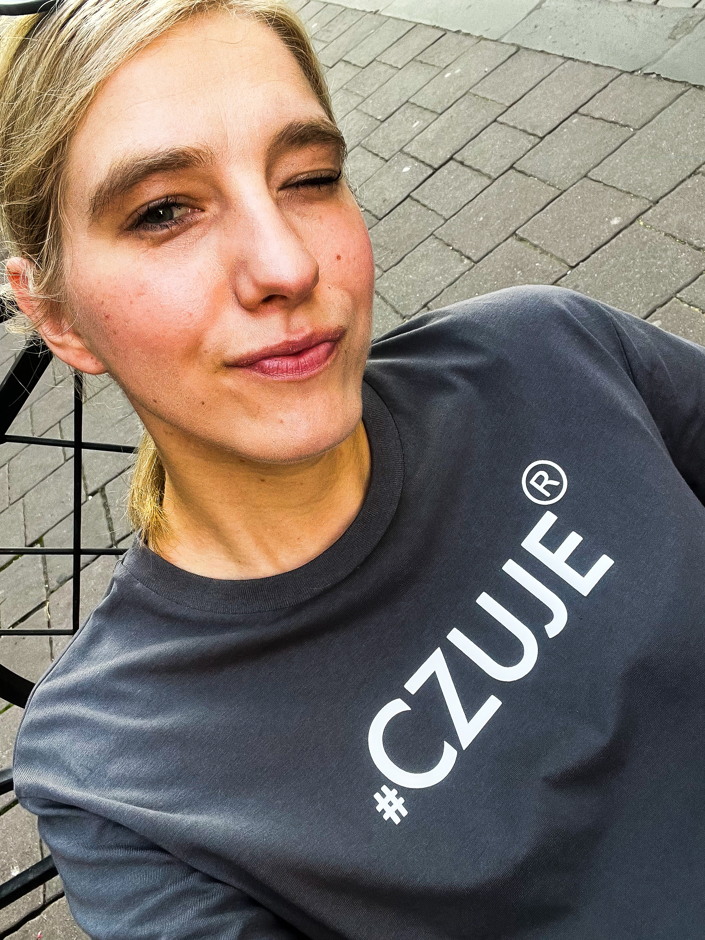 Koszulka #czuje ,
 w której poczujesz się jak milion dolarów.